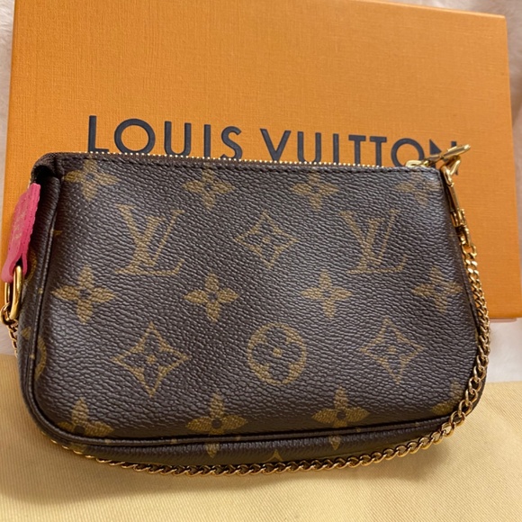 Authentic Louis Vuitton Christmas edition mini Pochette accessories Cable Cart - Picture 4 of 6